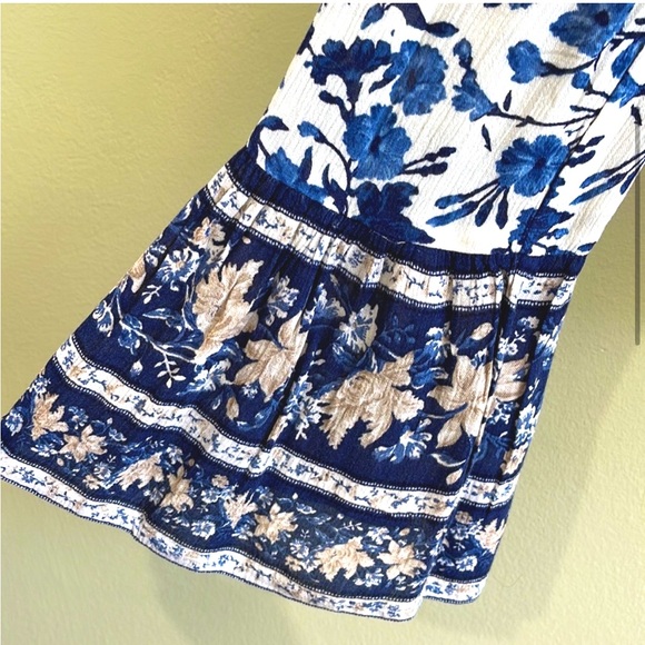 American Eagle Blue & White Floral Tie Front Crop Top - Picture 3 of 6